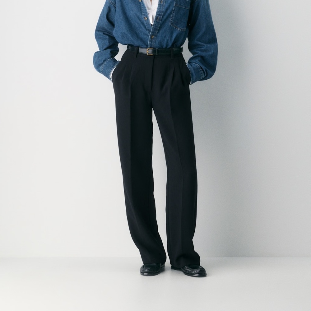 Aritzia Effortless Black Pants